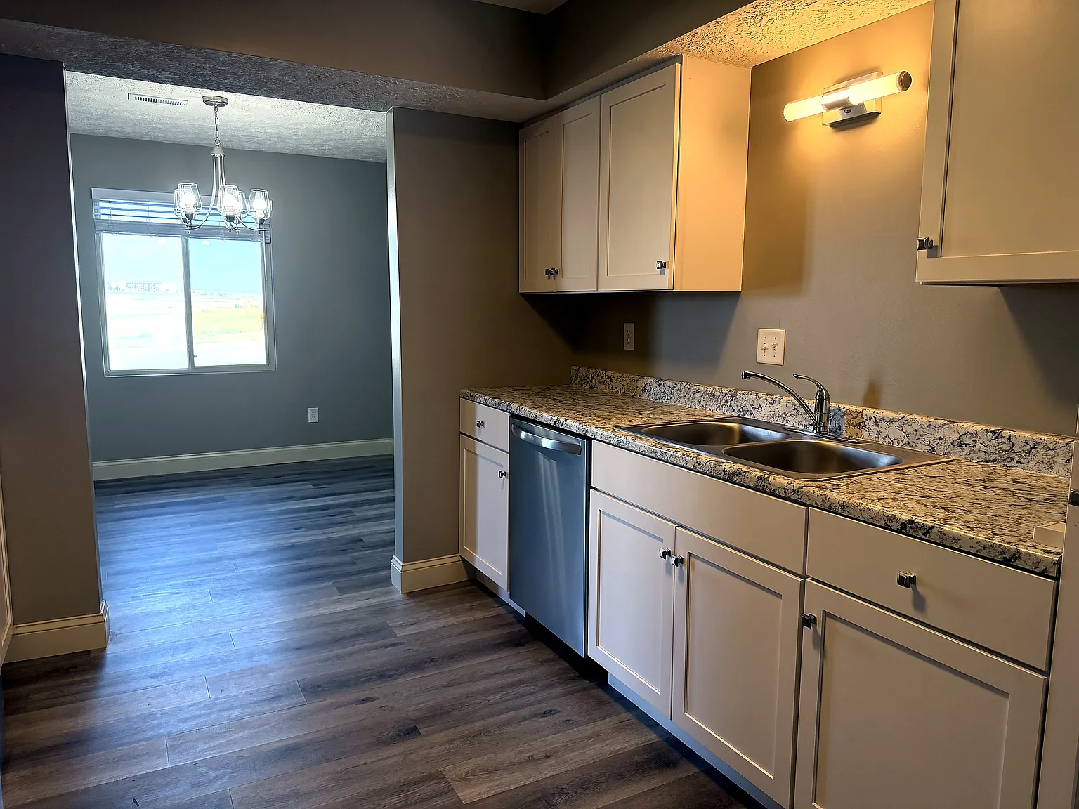 2 bed, 2.5 bath, 1500 sqft, $1,900 — Photo 3