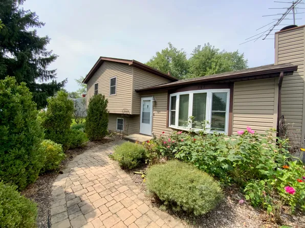 592 Pine Grove Ave, Gurnee, IL 60031