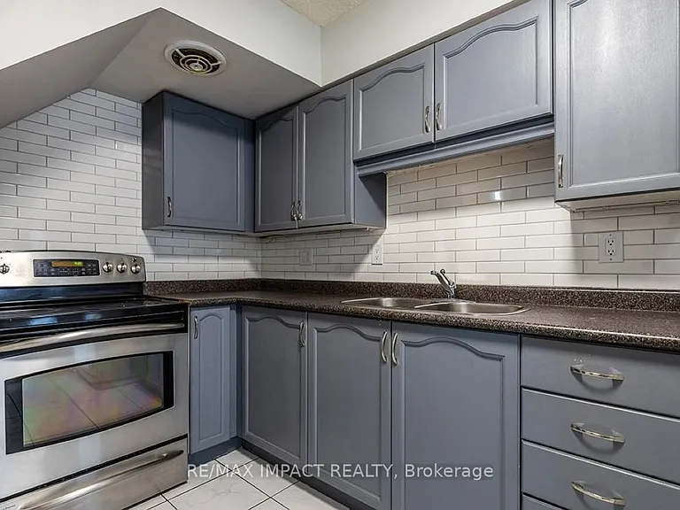 454 Centre St S #108 — Photo 7