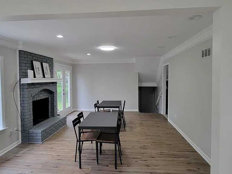 NE Locust Dr — Photo 6