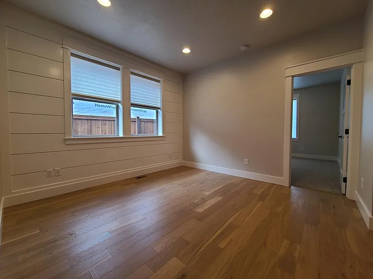 409 S Hamlin Ln — Photo 18