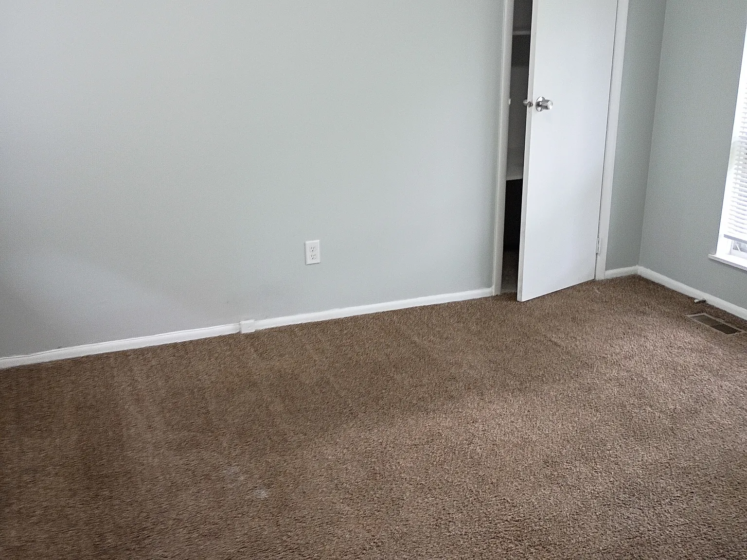 4 bed, 1107 sqft, $1,575 — Photo 4