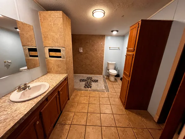 116 W McNutt St, Houston, PA 15342