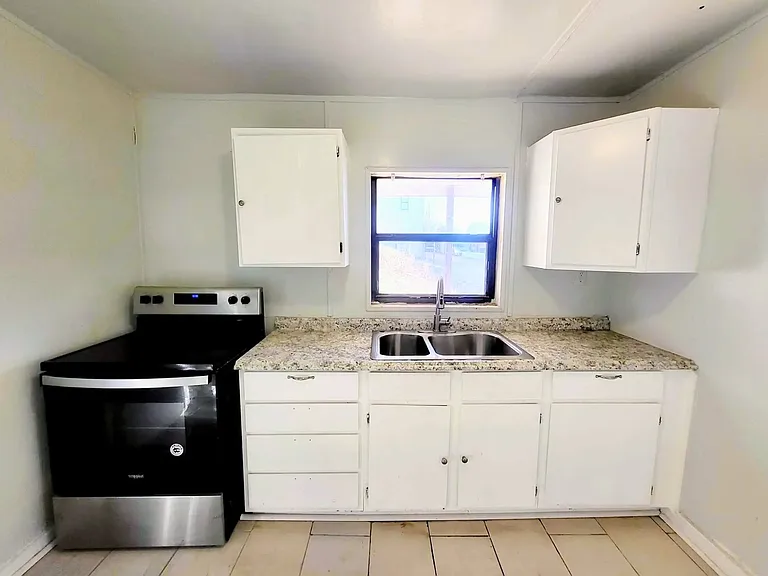 1003 S Main St #B — Photo 7