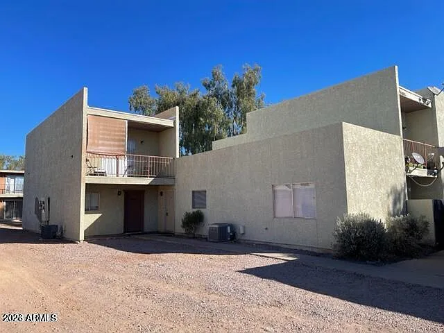 2 bed, 1.5 bath, 929 sqft, $1,300 — Photo 2