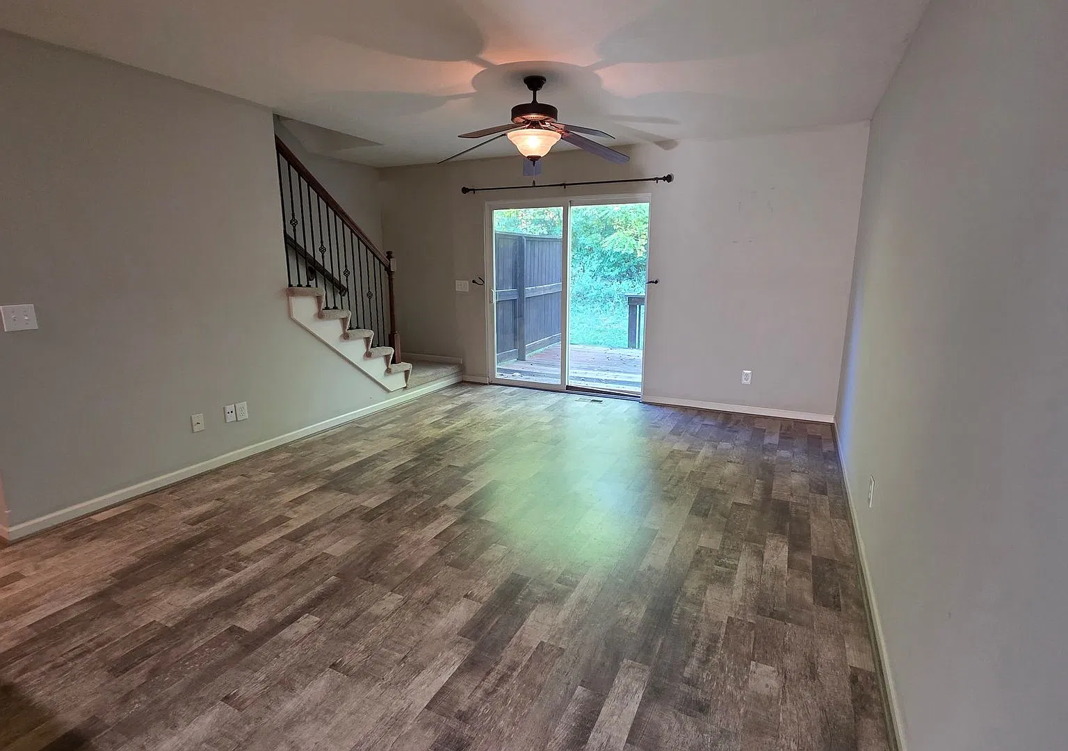 Coming Soon! 2-Bedroom, 2.5 Bath Single Family for Rent in Kansas City, MO | Attached Garage & Mo... — Photo 2