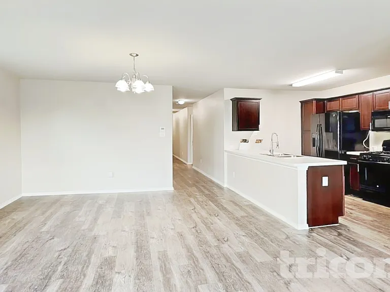 1876 Heather Glen Dr — Photo 3