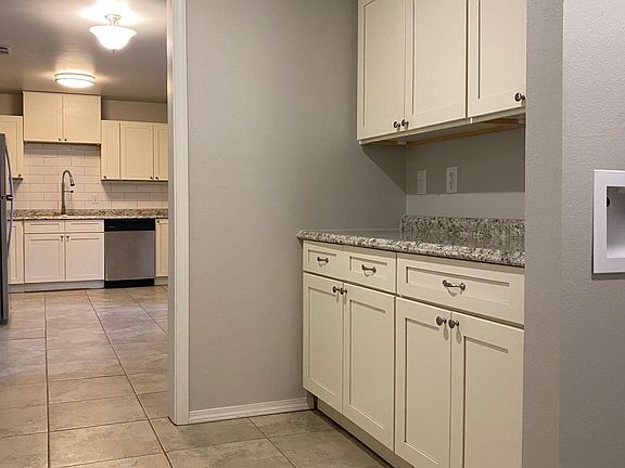 4th image of 207 Turner St