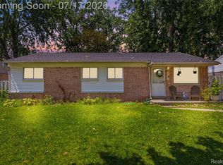 15166 Kerstyn St, Taylor, MI 48180