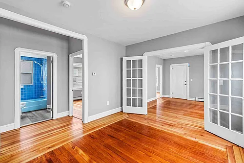 100 Weetamoe St #1 Photo 1