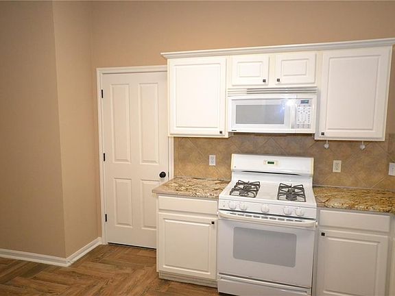 4th image of 1209 Glendalough Dr