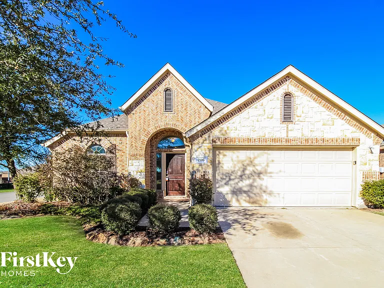 206 Lavaca Dr — Photo 1