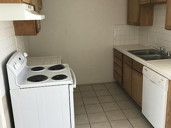 2nd image of 468 E Dudley Ave