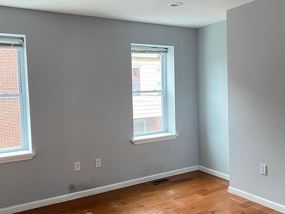 5th image of 303-5 N Holly St