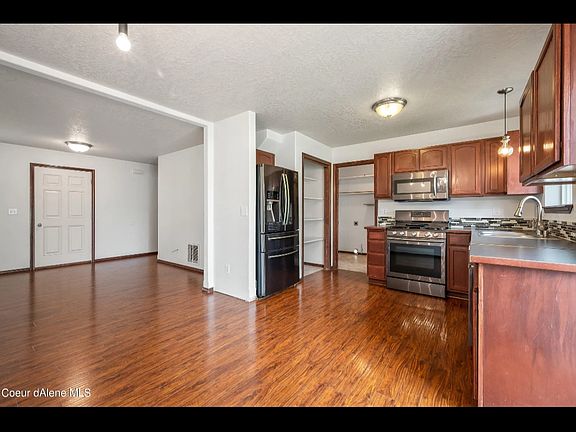 5th image of 2635 W Wilbur Ave