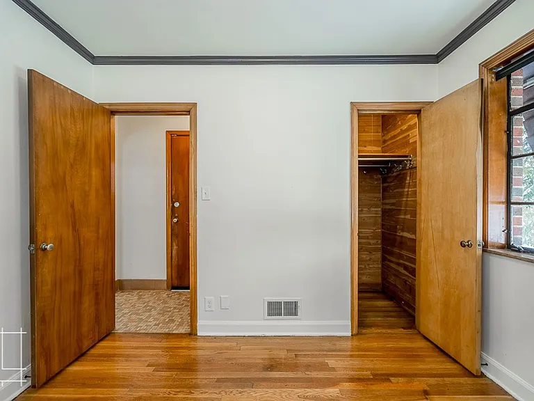 1374 E. Broad St. — Photo 4