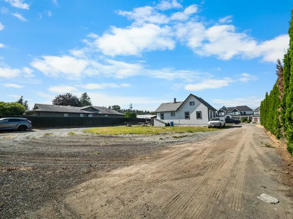 33508 Huntingdon Rd, Abbotsford, BC V2S 7Z5