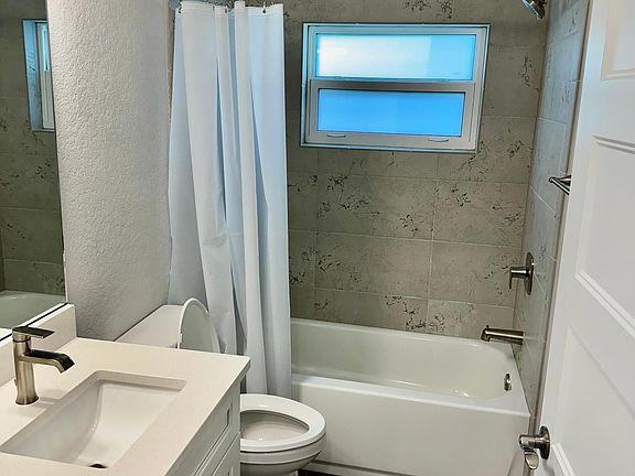 4th image of 11177 Chalet Ave