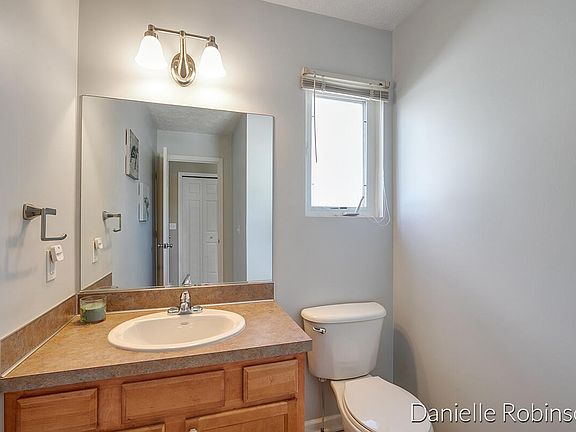 5th image of 886 Anita Ave NW