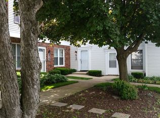 423 Kensington Ct, Naperville, IL