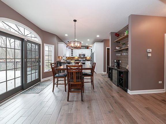 4th image of 363 E Janet Dr