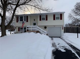 7921 Amor Dr, Clay, NY 13041
