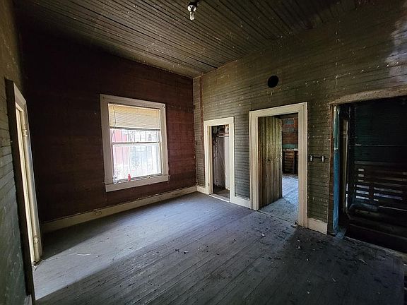 5th image of 309 Montana St