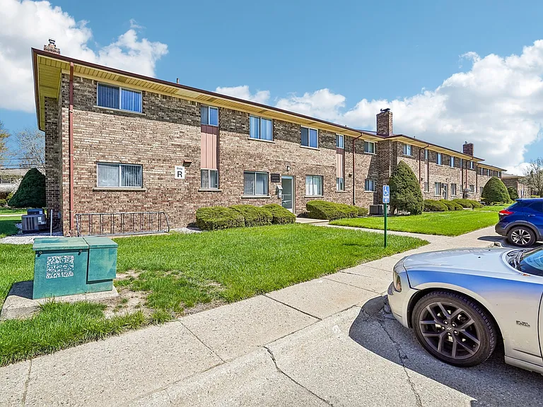 Rivercrest Apartments — Photo 112