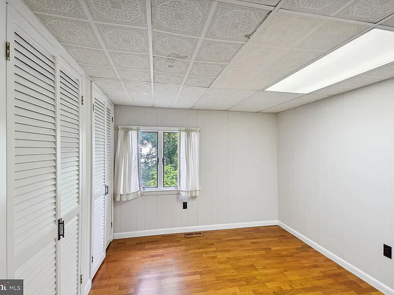 238 Varsity Ave — Photo 12
