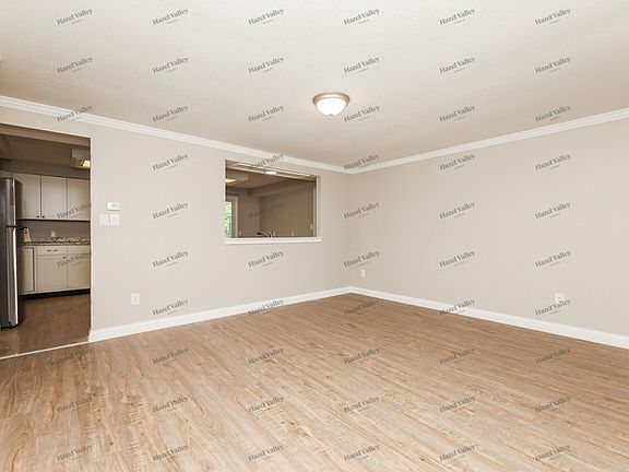 4th image of 189 Woburn Farm Cir
