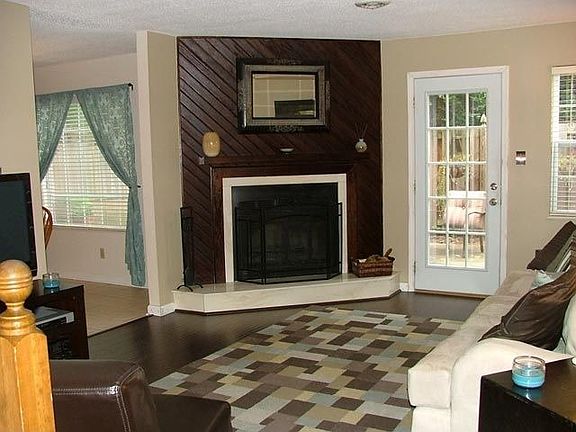 Great Rm--new hardwoods & striking fireplace