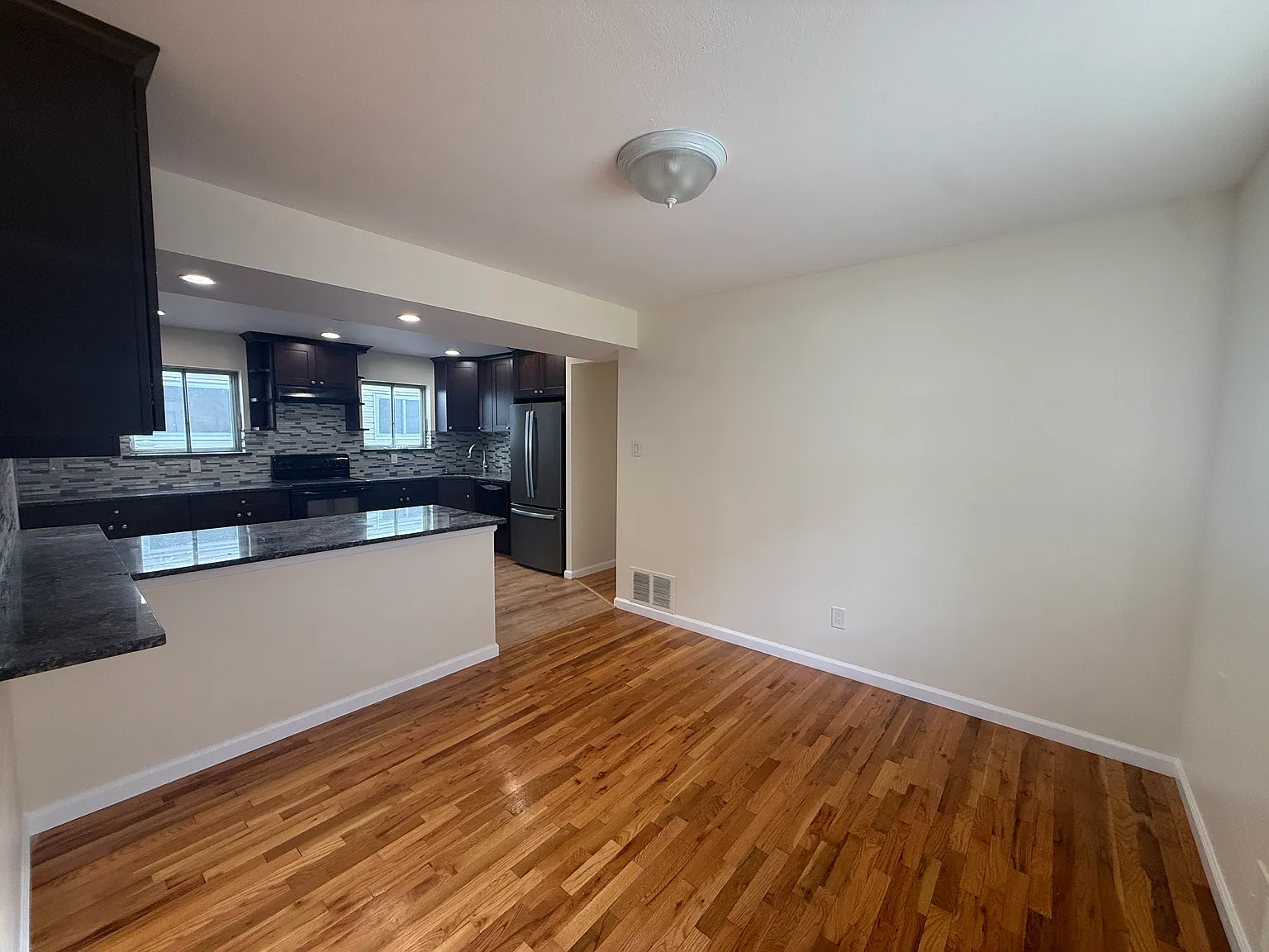 92 Rivington Ave — Photo 3