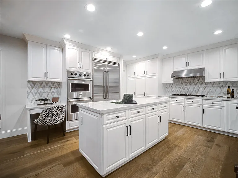 4732 Del Moreno Dr — Photo 17