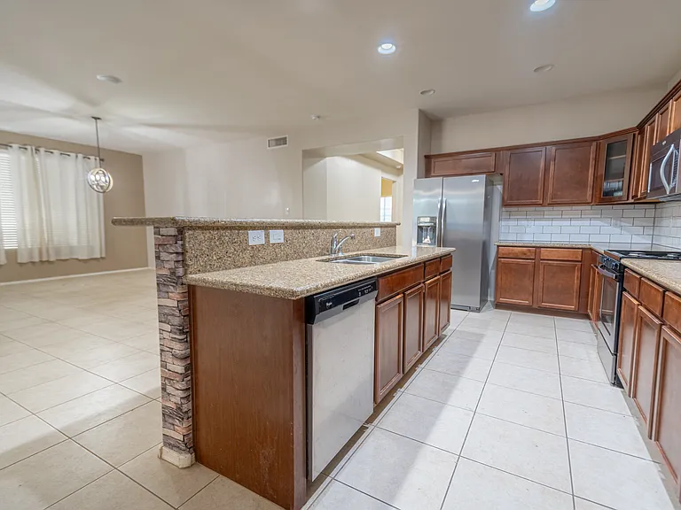 18433 W Sunnyslope Ln — Photo 9