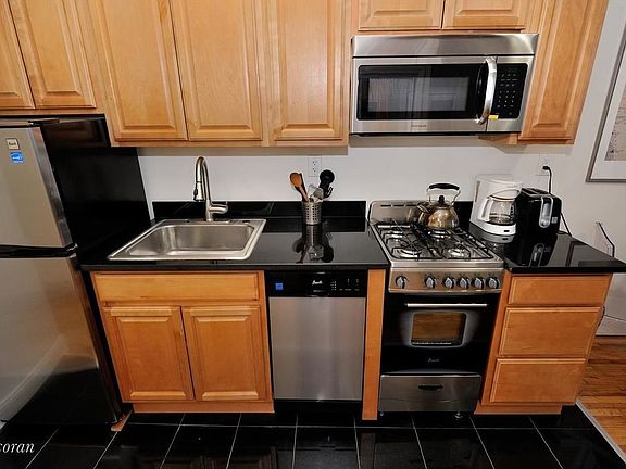 5th image of 190 E 3rd St APT 4A