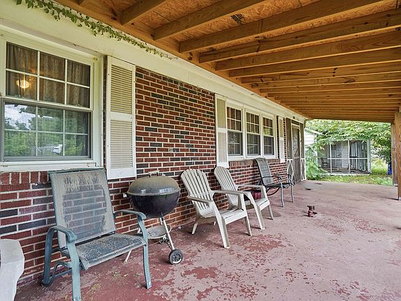 3rd image of 216 Glenn Rd