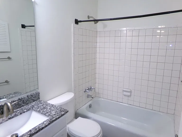 3915 B Valley Ct — Photo 12