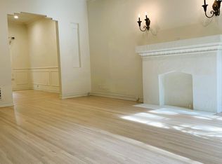 2051 N Beachwood Dr, Los Angeles, CA 90068