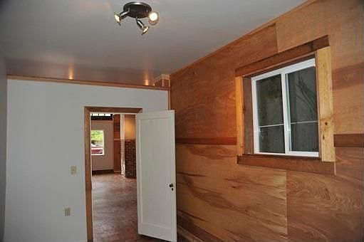 2nd image of 5726 Dunsmuir Ave