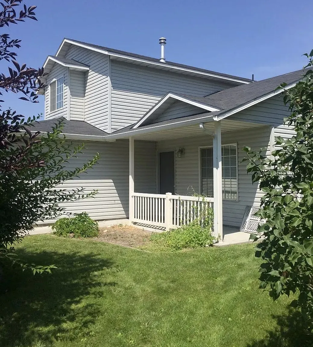 4 bed, 2.5 bath, 1561 sqft, $2,460 — Photo 3