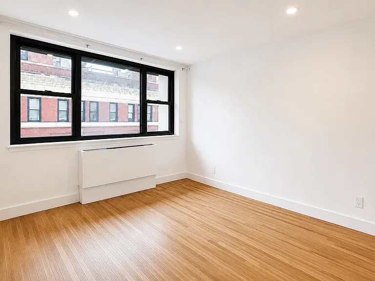 207 E 37th St #6D — Photo 4