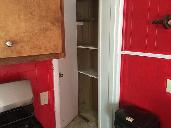 4th image of 141 Bradford St