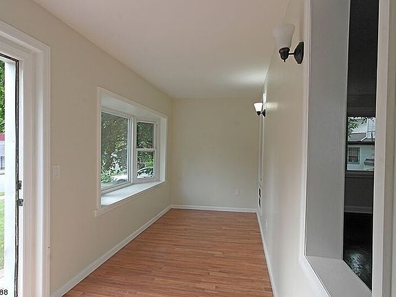 2nd image of 40 Hoffman Blvd