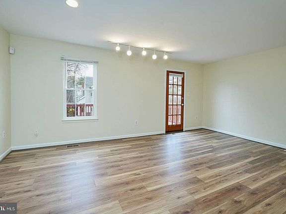 4th image of 18716 Pikeview Dr