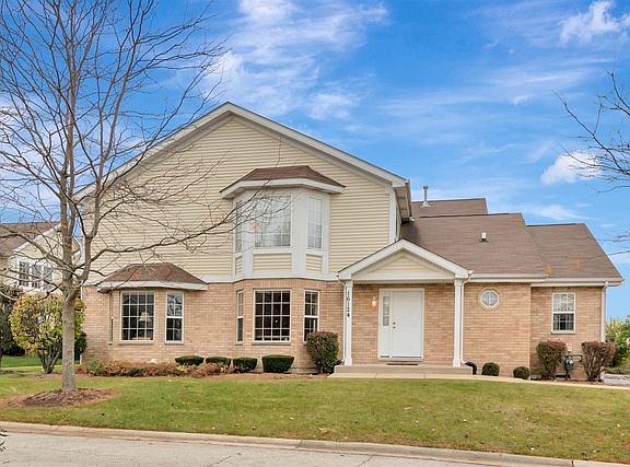 2nd image of 16124 Hillcrest Cir