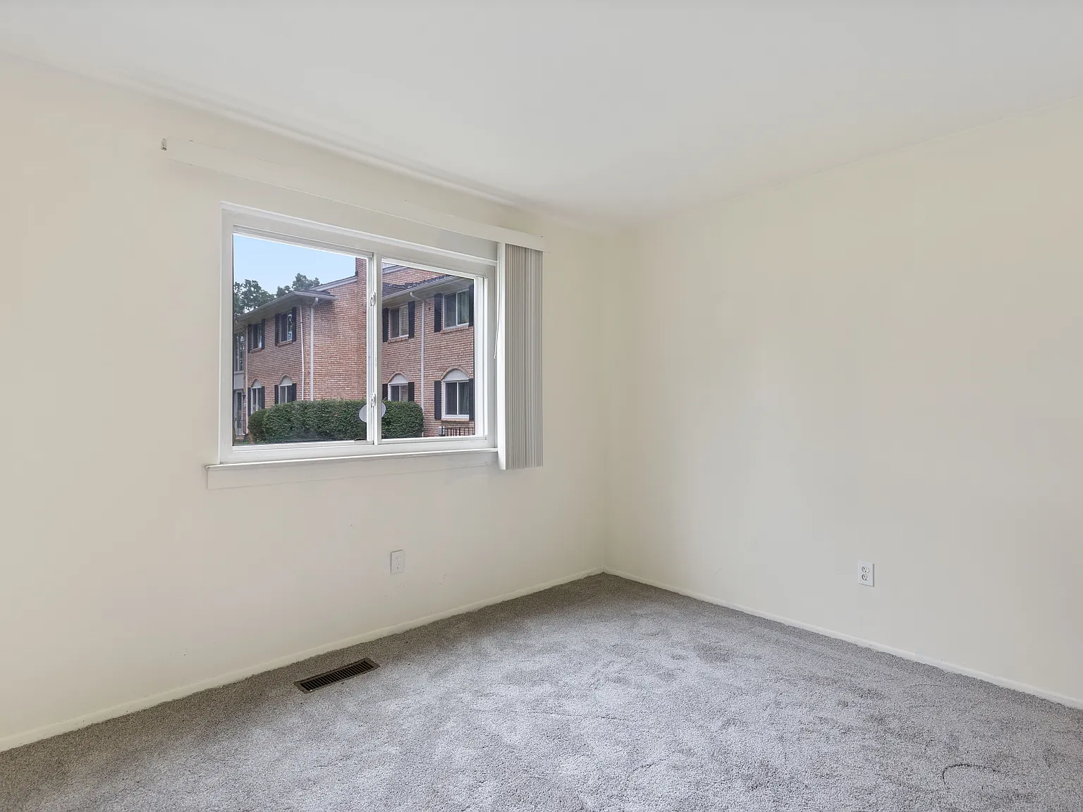 2 bed, 984 sqft, $1,450 — Photo 3