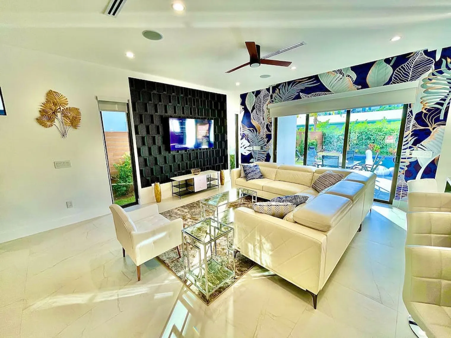 3 bed, 3.0 bath, 2992 sqft, $11,503 — Photo 2