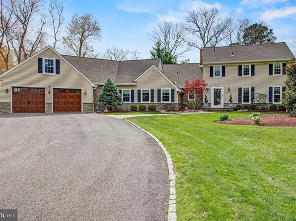 12 Red Oak Ct, Voorhees, NJ 08043