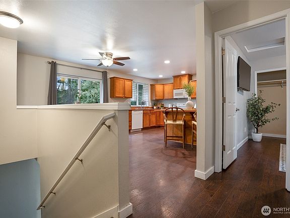 3rd image of 4201 Robinson Road NE