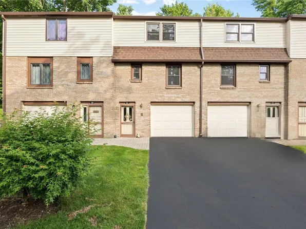 51 Woodridge Trl, Henrietta, NY 14467